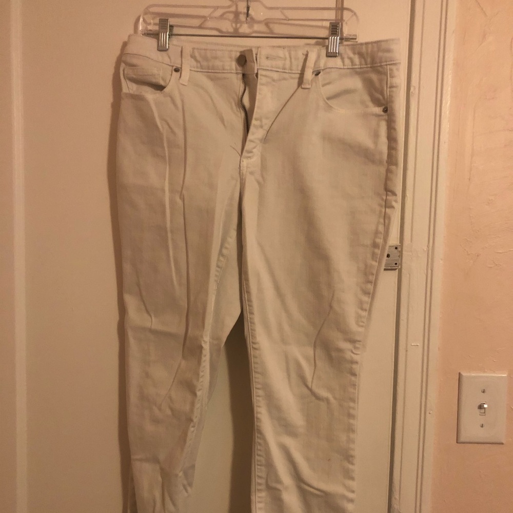 White crop jeans